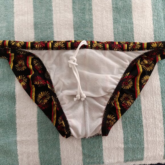 RARE VINTAGE 1" HOM SWIM BRIEF, SIZE 34", BLACK/RED/YELLOW FLOWERED (NWOT) - Picture 5 of 7